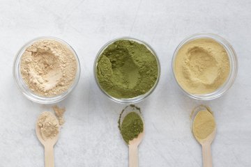 Löffel mit Gewürzen